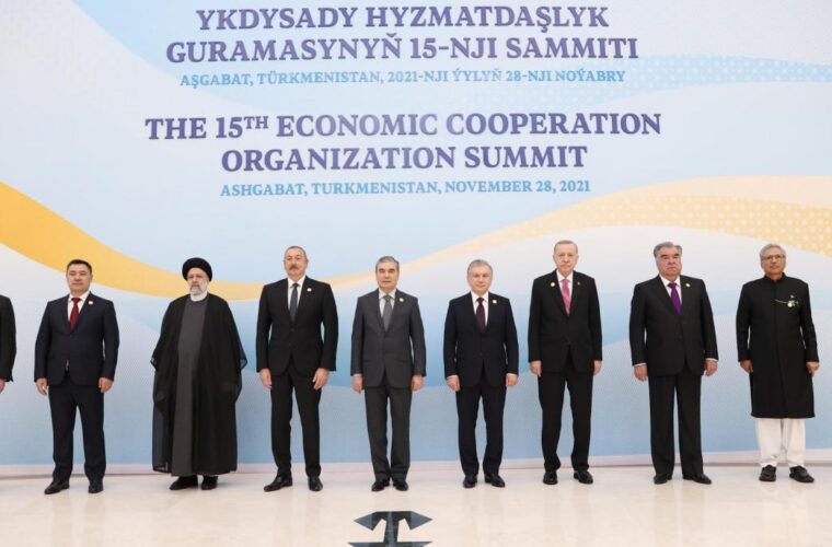 پانزدهمین اجلاس اکو در عشق‌آباد ترکمنستان برگزار شد.